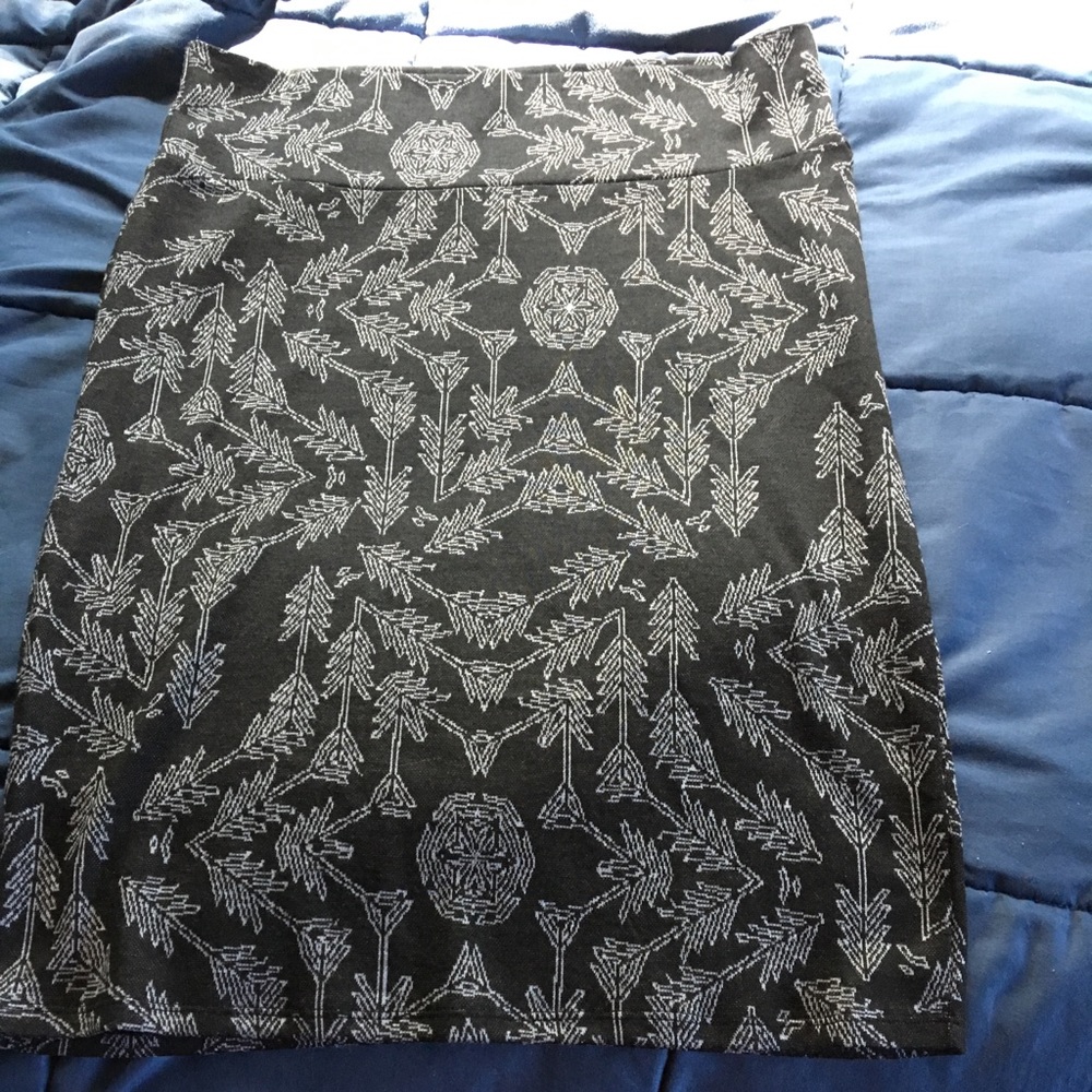 L Lularoe Cassie